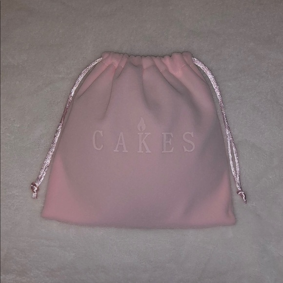 Pink Bra - Picture 3 of 5